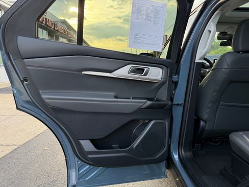Used 2025 Ford Explorer Active w/ Active Comfort Package image 27