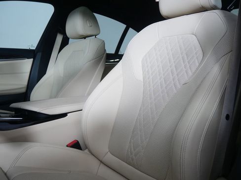 Used 2023 BMW 530i w/ Premium Package image 11