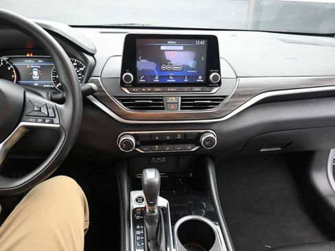 Used 2023 Nissan Altima 2.5 SV image 12