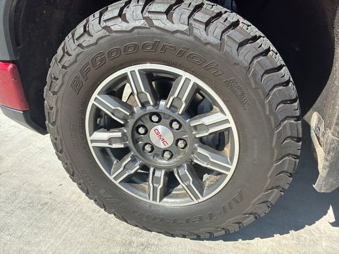 Used 2024 GMC Sierra 1500 AT4 w/ AT4 Premium Package AWD/4WD image 8