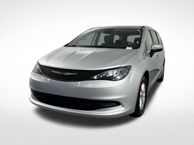 Used 2023 Chrysler Voyager LX FWD image 2