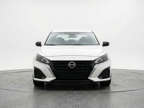 Used 2025 Nissan Altima 2.5 SV image 2