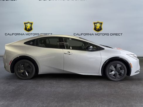 Used 2025 Toyota Prius XLE image 6