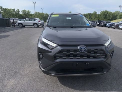 Used 2022 Toyota RAV4 Limited AWD/4WD image 4