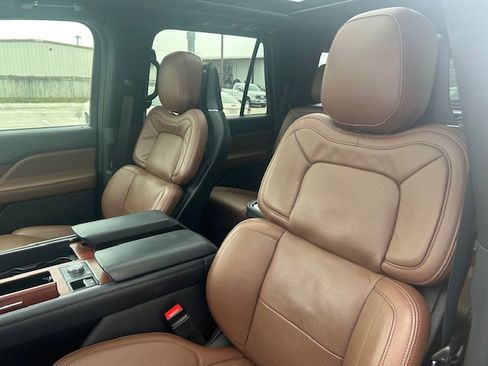 Used 2023 Lincoln Navigator Reserve RWD image 14