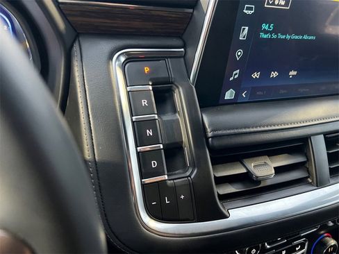 Used 2024 Chevrolet Suburban High Country image 38