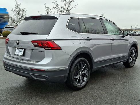Used 2022 Volkswagen Tiguan SE image 9