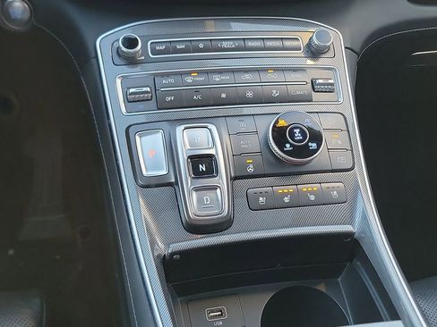 Certified 2023 Hyundai Santa Fe Limited image 18