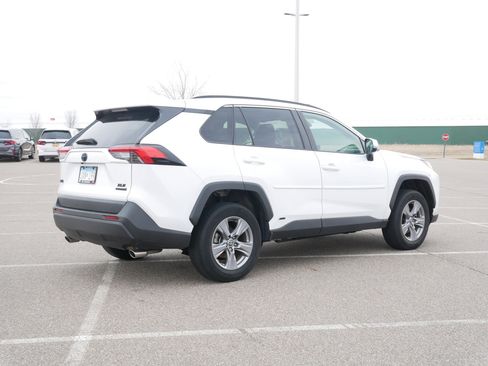 Used 2022 Toyota RAV4 XLE image 4