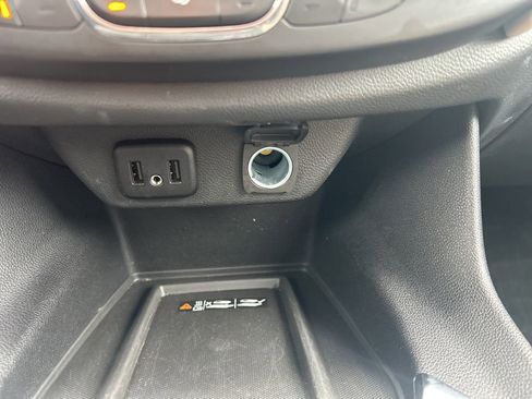 Used 2023 Chevrolet Traverse LT image 27