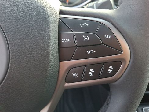 Used 2021 Jeep Cherokee Limited AWD/4WD image 22