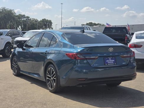 Used 2025 Toyota Camry XLE w/ Premium Plus Package FWD image 7