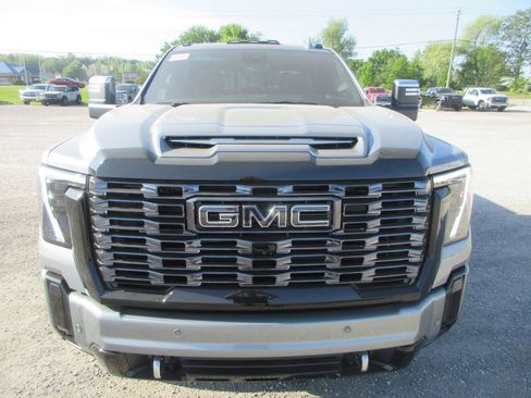 New 2026 GMC Sierra 2500 Denali Ultimate AWD/4WD image 11