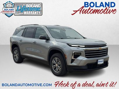 Used 2025 Chevrolet Traverse LT