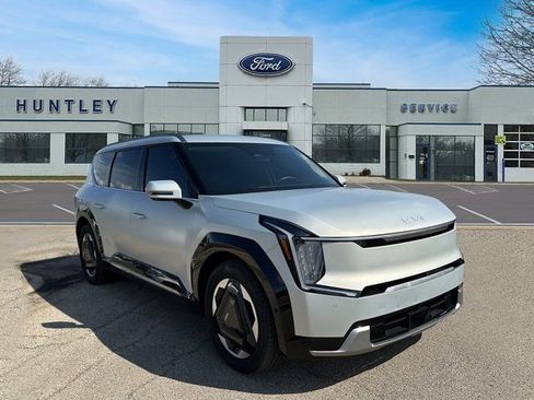 Used 2024 Kia EV9 Land image 4