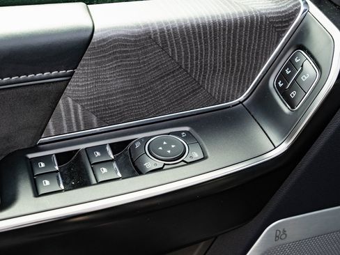 Used 2023 Ford F150 Platinum w/ FX4 Off-Road Package image 28