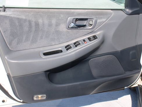 Used 2001 Honda Accord LX image 10