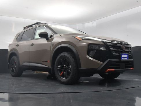 Certified 2025 Nissan Rogue SV image 24