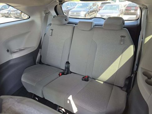 Used 2024 Toyota Sienna LE AWD/4WD image 12
