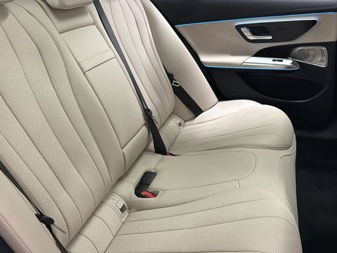 New 2026 Mercedes-Benz E 350 4MATIC Sedan image 34