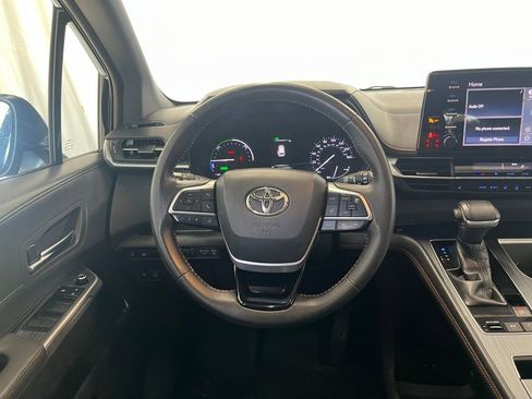 Used 2021 Toyota Sienna XSE image 18