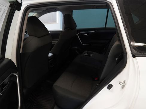 Used 2020 Toyota RAV4 XLE image 19