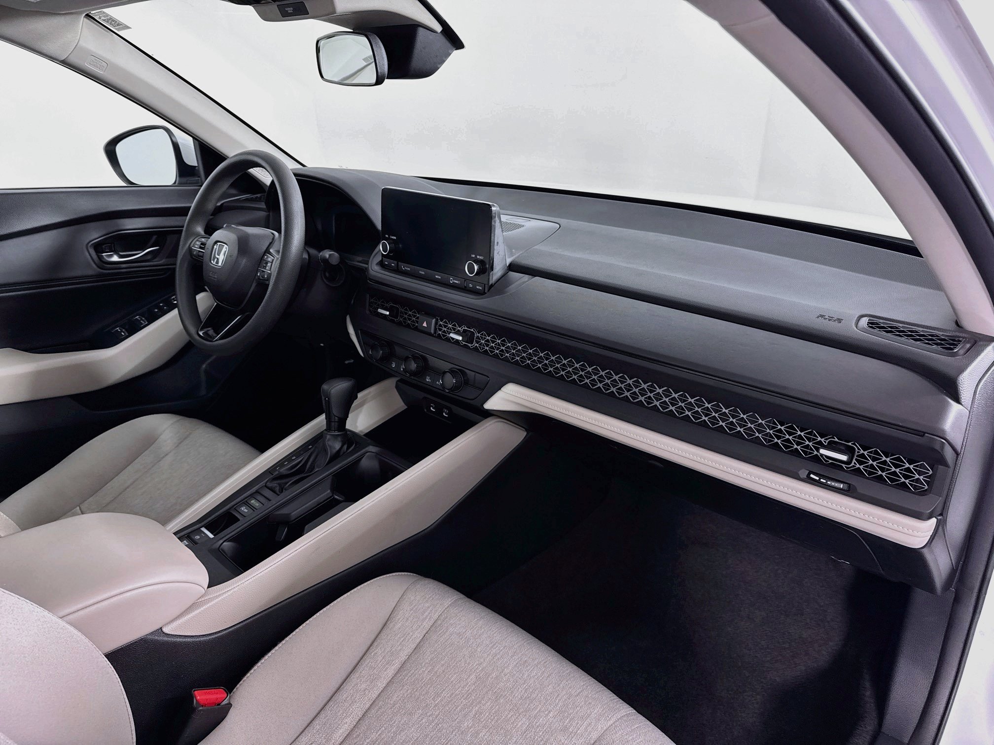 Certified 2023 Honda Accord EX image 28
