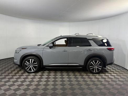 Used 2025 Nissan Pathfinder Platinum w/ Cargo Package FWD image 9