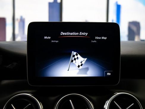 Used 2018 Mercedes-Benz GLA 250 4MATIC image 19