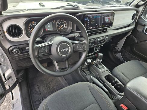 Used 2024 Jeep Gladiator Sport image 12