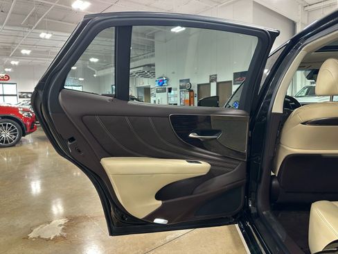 Used 2020 Lexus LS 500 w/ Interior Upgrade Package image 34