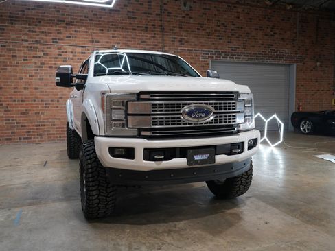 Used 2019 Ford F350 Platinum w/ Platinum Ultimate Package AWD/4WD image 4