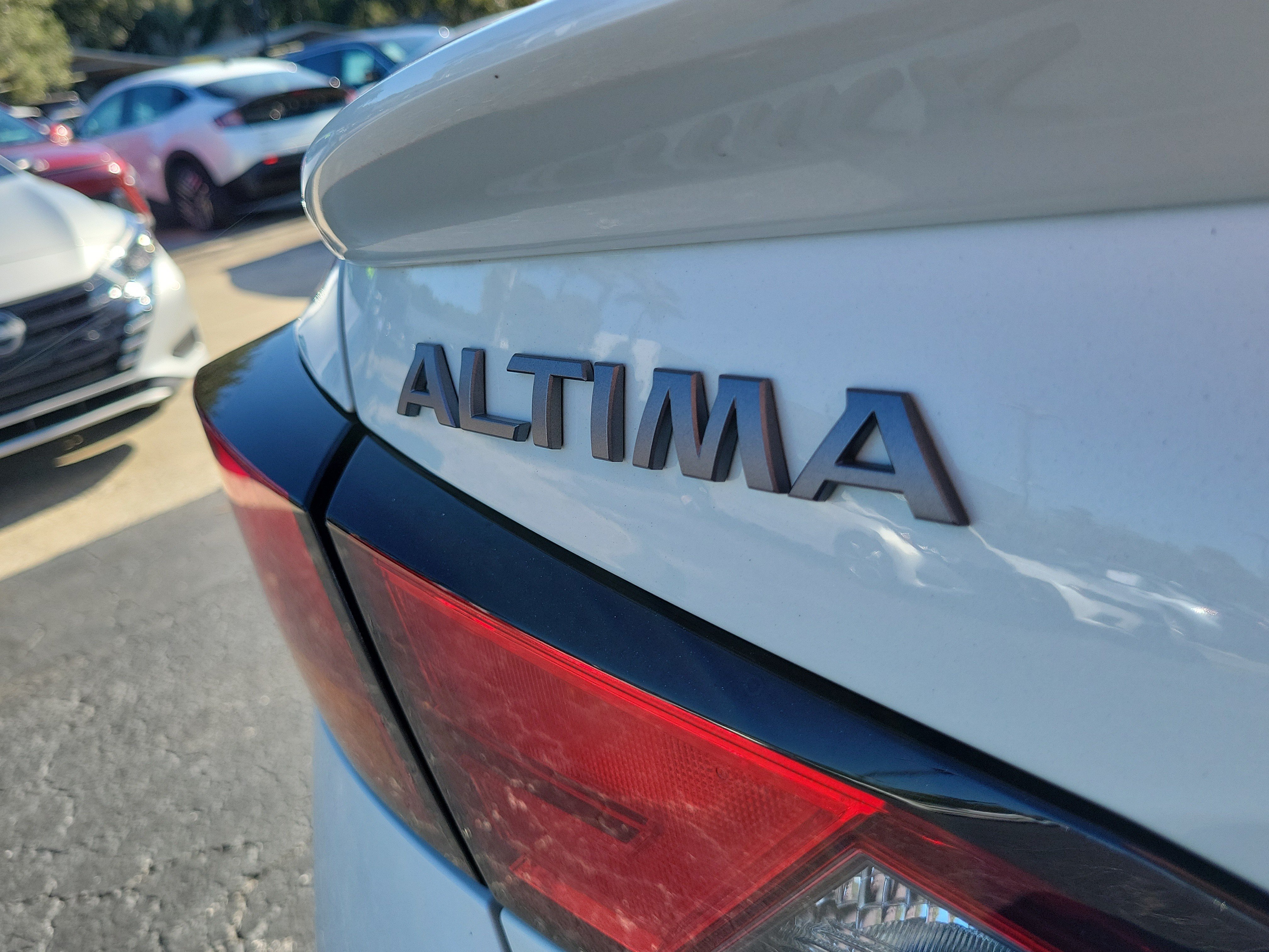 Certified 2023 Nissan Altima 2.5 SR w/ SR Premium Package FWD image 9