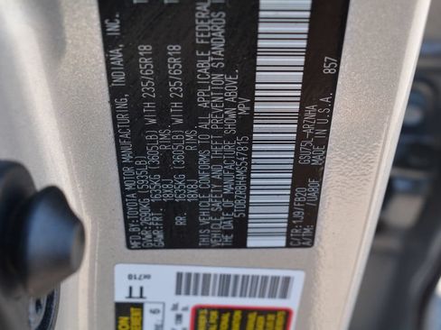 Used 2021 Toyota Highlander LE AWD/4WD image 28