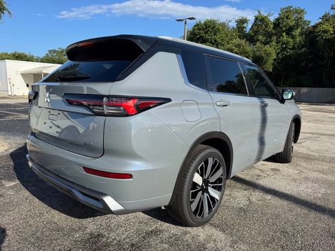 New 2025 Mitsubishi Outlander SEL image 8