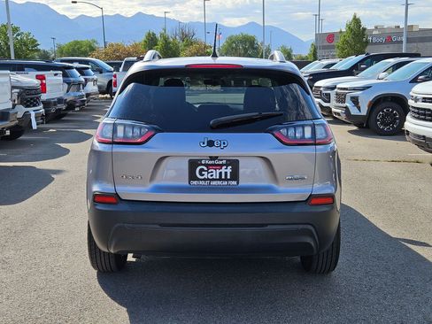Used 2019 Jeep Cherokee Latitude Plus AWD/4WD image 4