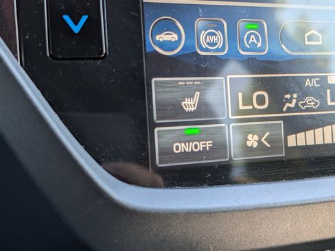 Certified 2025 Subaru Forester Premium AWD/4WD image 28