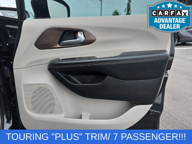Used 2018 Chrysler Pacifica Touring Plus FWD image 15