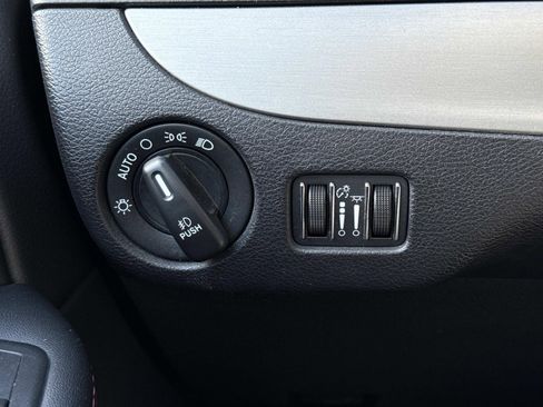 Used 2019 Dodge Grand Caravan GT image 18