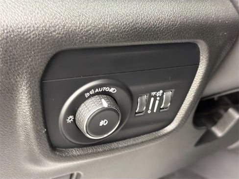 Used 2023 Jeep Grand Cherokee Limited image 10