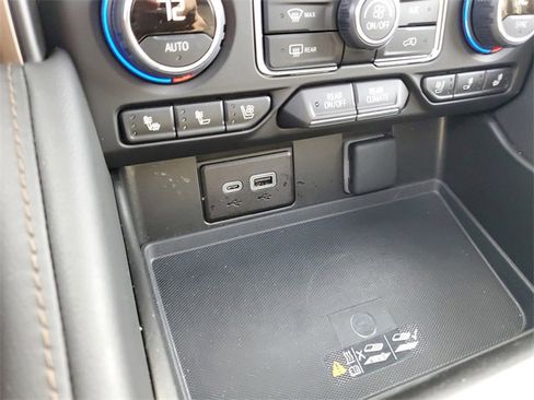 Used 2024 Chevrolet Suburban High Country image 20