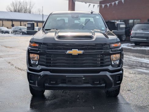 Used 2024 Chevrolet Silverado 2500 Custom w/ Custom Value Package image 13