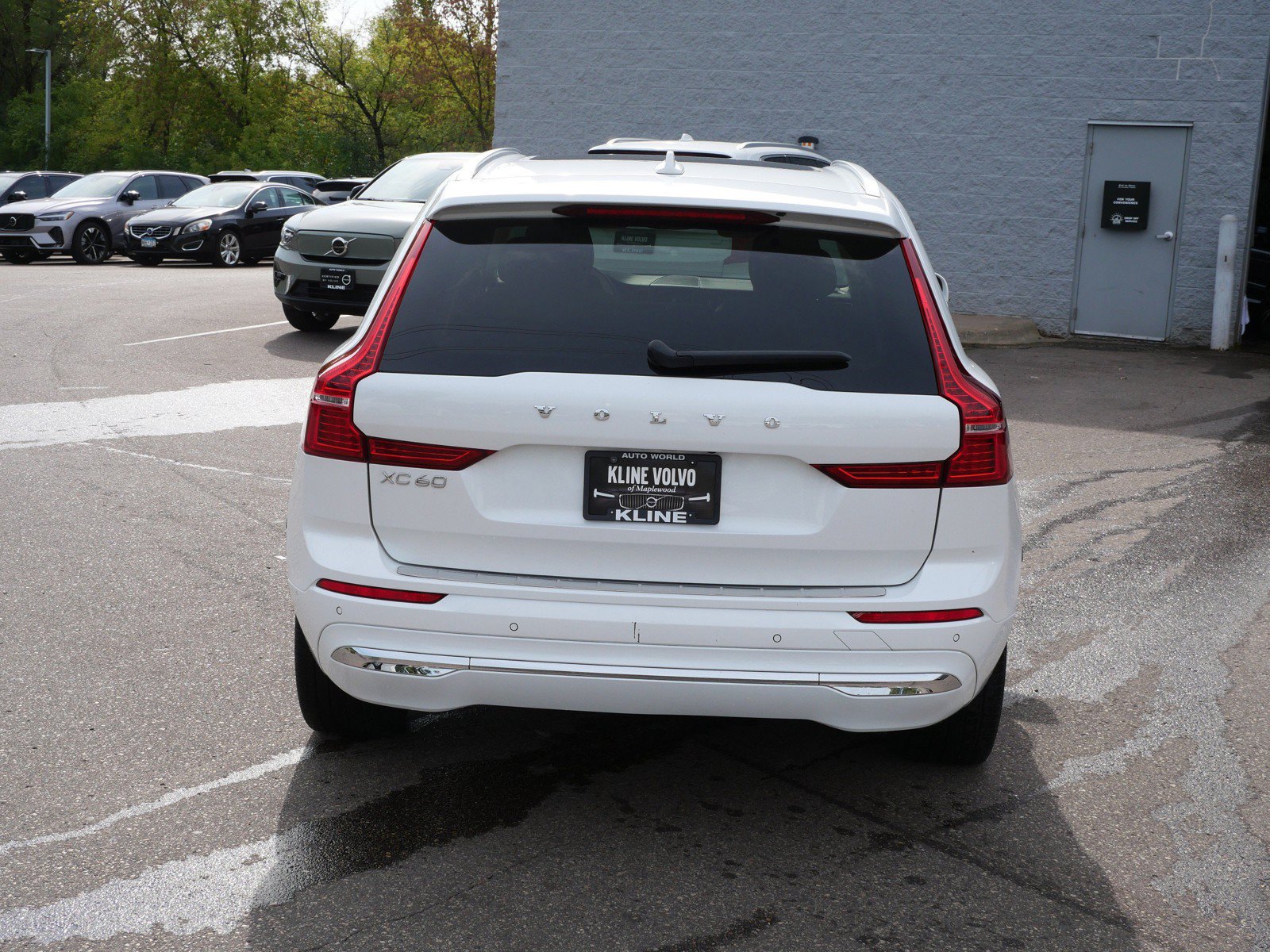 Certified 2023 Volvo XC60 T8 Ultimate w/ Climate Package AWD/4WD image 6