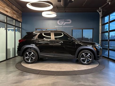 Used 2022 Chevrolet TrailBlazer RS w/ Convenience Package FWD image 2