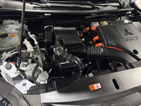 Used 2023 Mitsubishi Outlander 4WD Plug-In Hybrid image 43