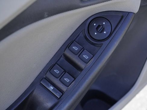 Used 2015 Ford Focus SE FWD image 9