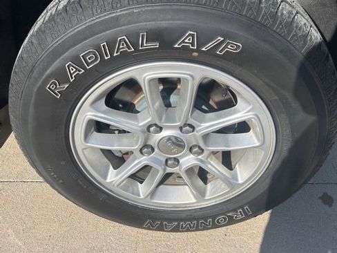 Used 2019 Jeep Grand Cherokee Laredo image 9