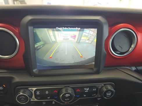 Used 2021 Jeep Wrangler Unlimited Rubicon AWD/4WD image 16