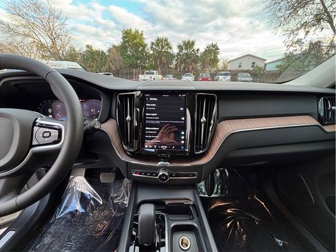 Used 2023 Volvo XC60 B5 Plus w/ Protection Package Premier image 10