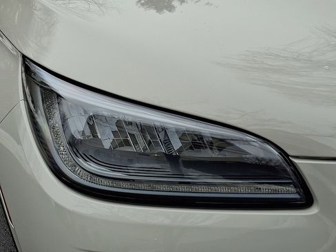 Used 2024 Lincoln Corsair AWD w/ Equipment Group 101A image 9